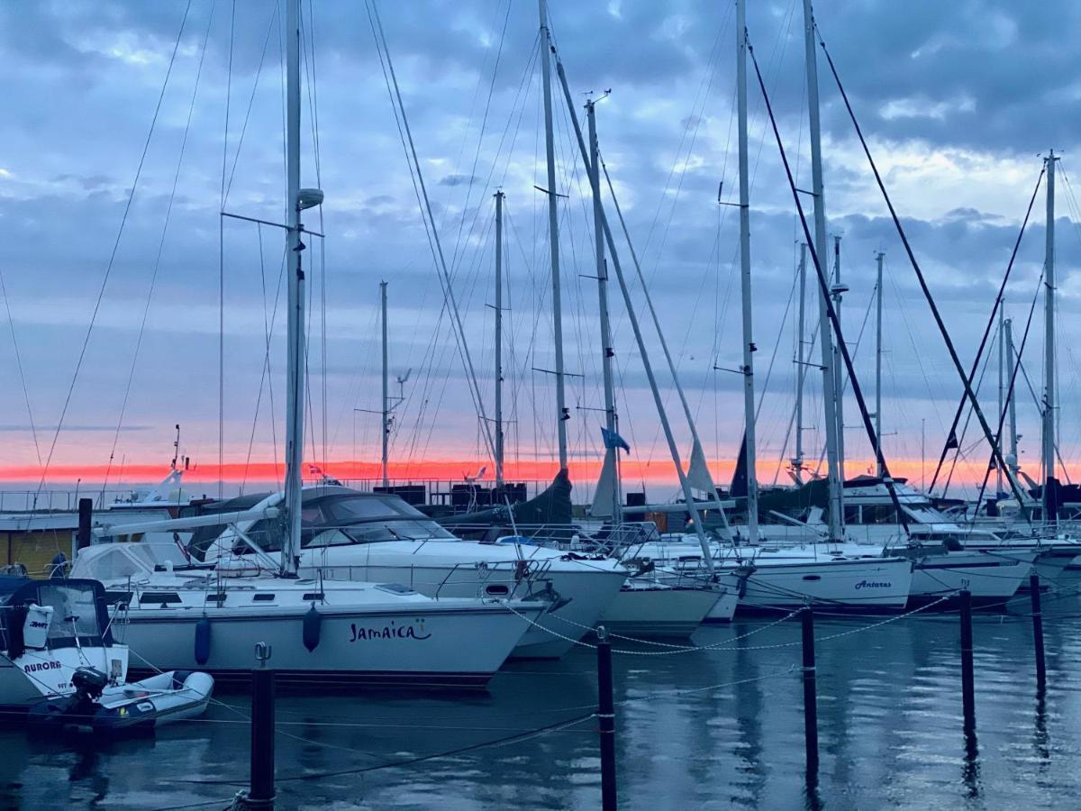 Stylische Ferienwohnung Top Lage Am Hafen, Strand Und Meer Wendtorf エクステリア 写真